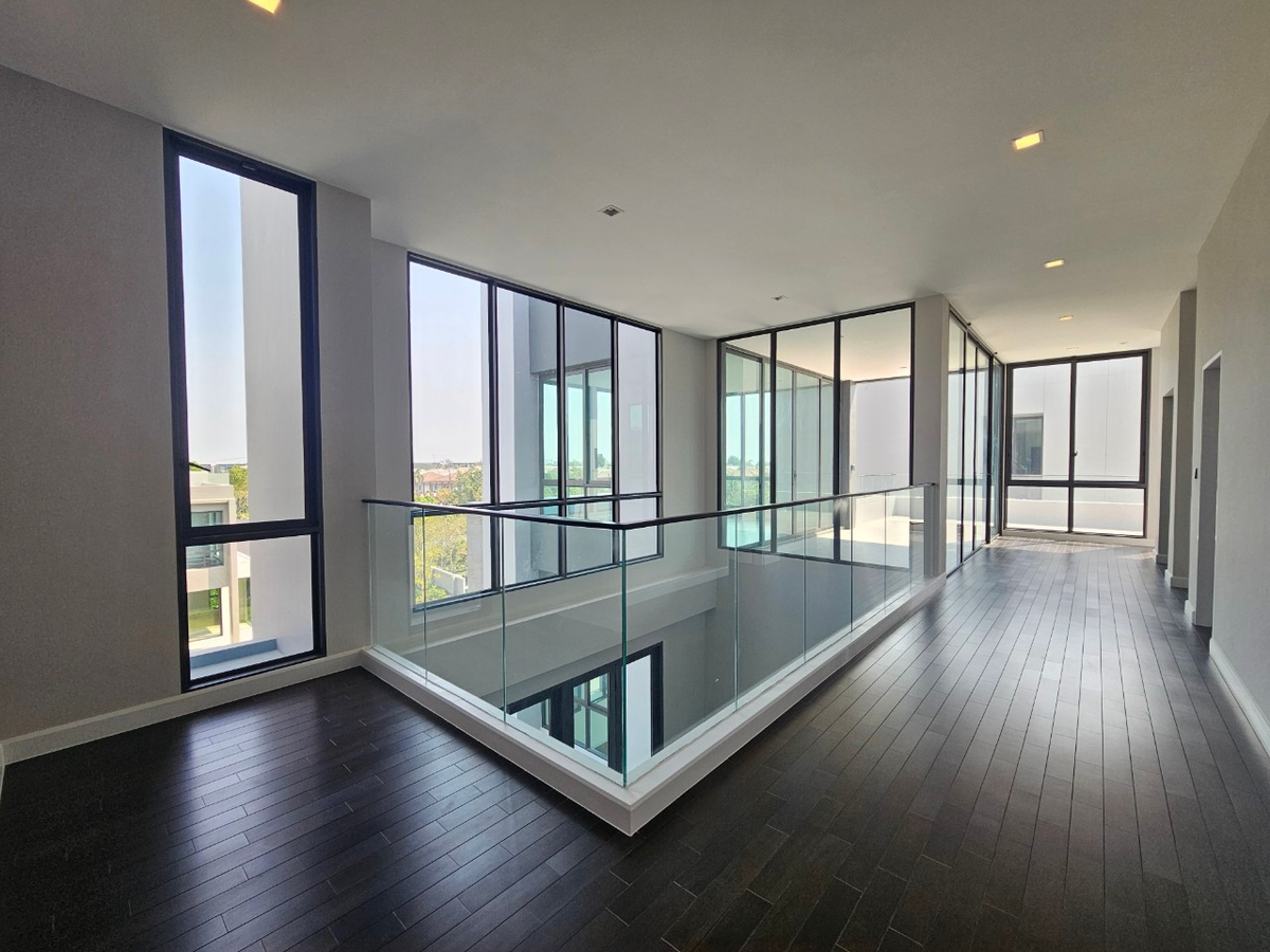 For SaleHouseLadkrabang, Suwannaphum Airport : Grand Bangkok Boulevadyard Bangna, 3 -storey detached house with transfer 55.9 million