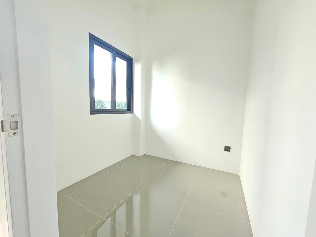 For SaleHouseLadkrabang, Suwannaphum Airport : New Modern House for Sale @ Grand Bangkok Boulevard Yard Bangna 55.9 MB*