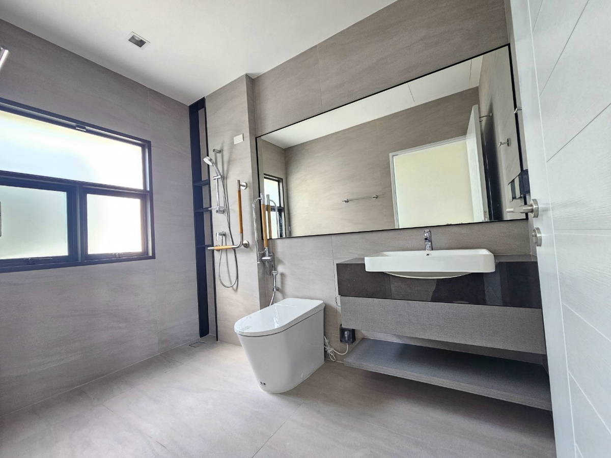 For SaleHouseLadkrabang, Suwannaphum Airport : New Modern House for Sale @ Grand Bangkok Boulevard Yard Bangna 55.9 MB*