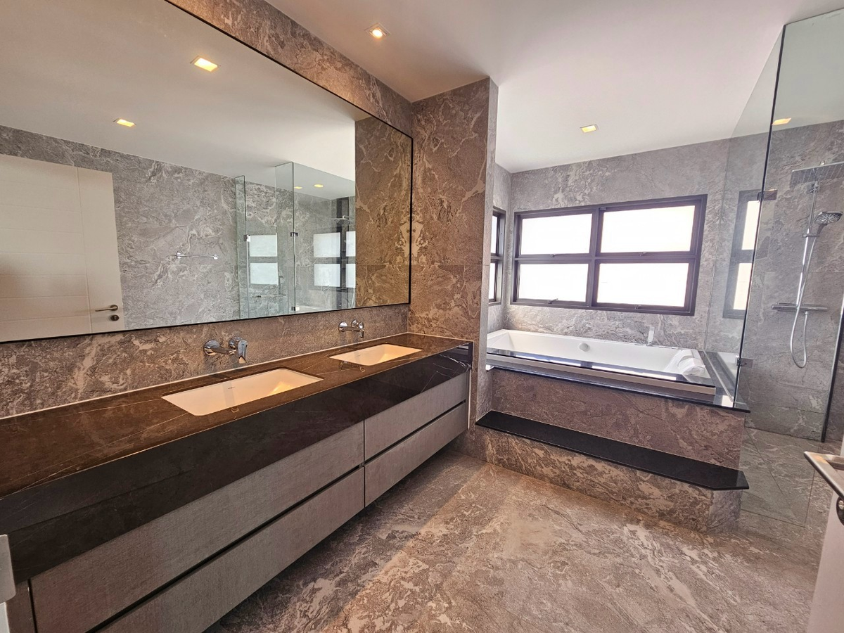 For SaleHouseLadkrabang, Suwannaphum Airport : Grand Bangkok Boulevadyard Bangna, 3 -storey detached house with transfer 55.9 million