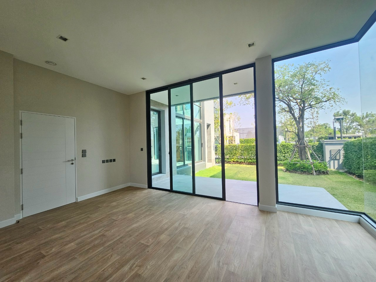 For SaleHouseLadkrabang, Suwannaphum Airport : New Modern House for Sale @ Grand Bangkok Boulevard Yard Bangna 55.9 MB*