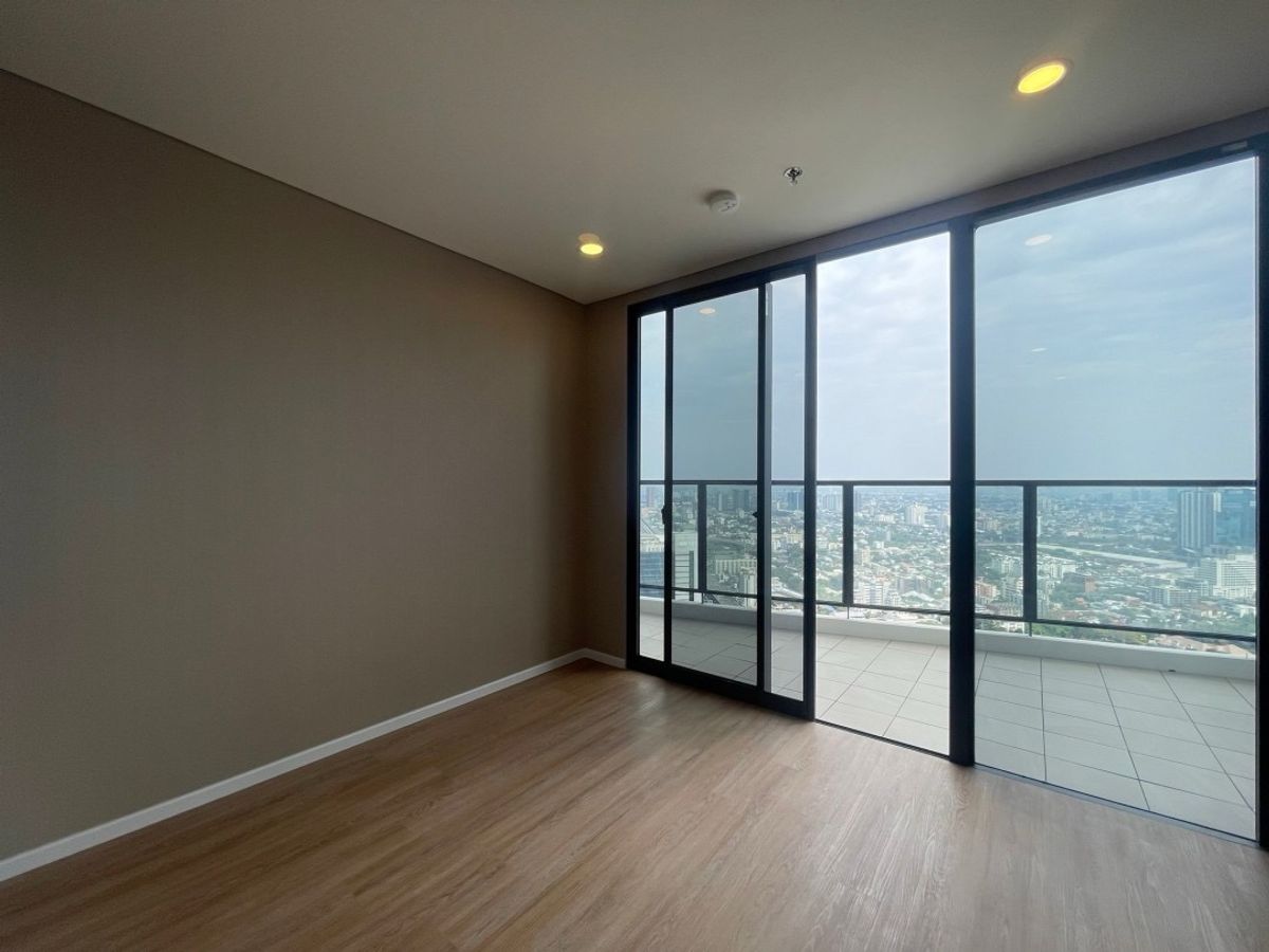 For SaleCondoRama9, Petchburi, RCA : Condo for sale next to Rama 9 Road, 2 Bedrooms 72 sqm. Price 9.499. Interested in watching 0808144488.