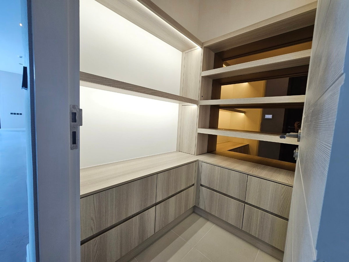 For SaleHouseLadkrabang, Suwannaphum Airport : New Modern House for Sale @ Grand Bangkok Boulevard Yard Bangna 55.9 MB*