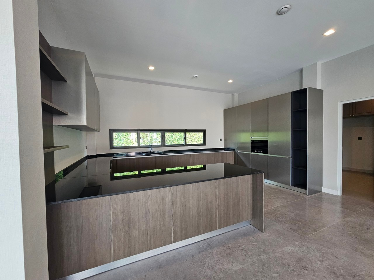 For SaleHouseLadkrabang, Suwannaphum Airport : Grand Bangkok Boulevadyard Bangna, 3 -storey detached house with transfer 55.9 million