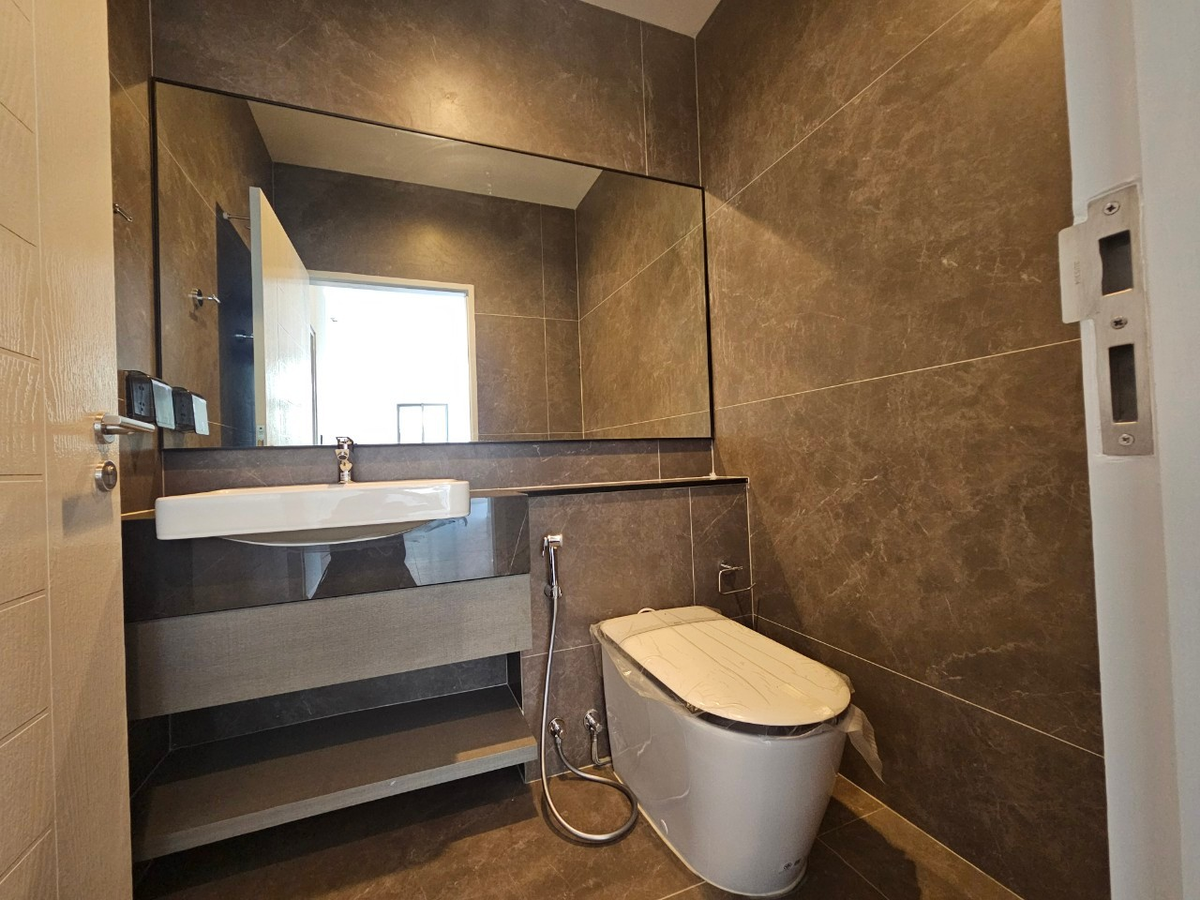 For SaleHouseLadkrabang, Suwannaphum Airport : New Modern House for Sale @ Grand Bangkok Boulevard Yard Bangna 55.9 MB*