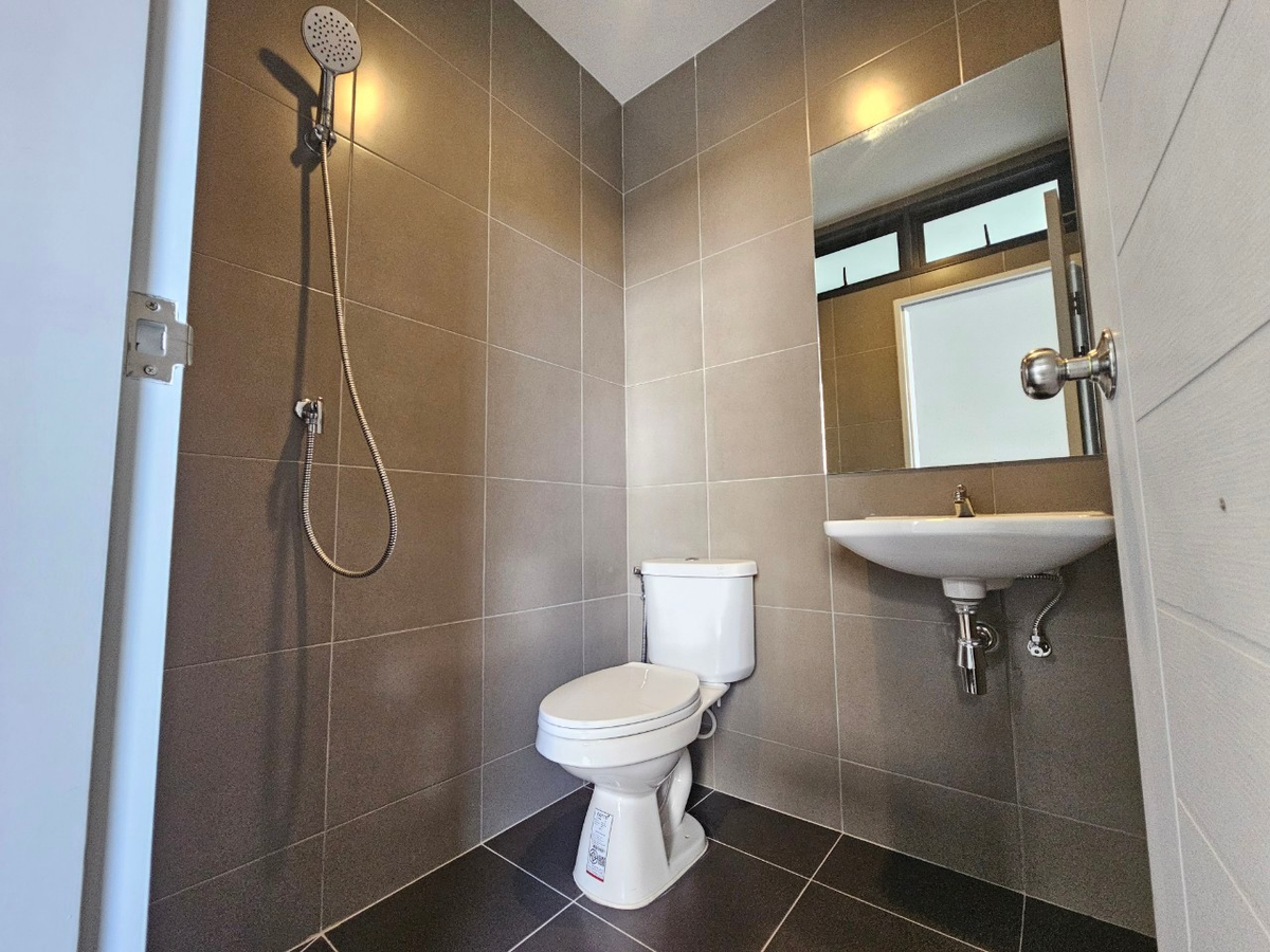 For SaleHouseLadkrabang, Suwannaphum Airport : New Modern House for Sale @ Grand Bangkok Boulevard Yard Bangna 55.9 MB*