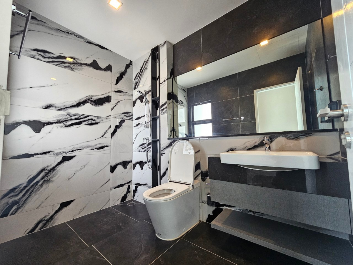 For SaleHouseLadkrabang, Suwannaphum Airport : New Modern House for Sale @ Grand Bangkok Boulevard Yard Bangna 55.9 MB*