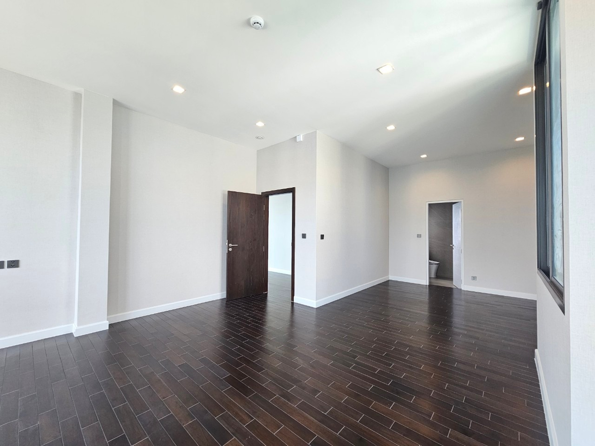 For SaleHouseLadkrabang, Suwannaphum Airport : Grand Bangkok Boulevadyard Bangna, 3 -storey detached house with transfer 55.9 million