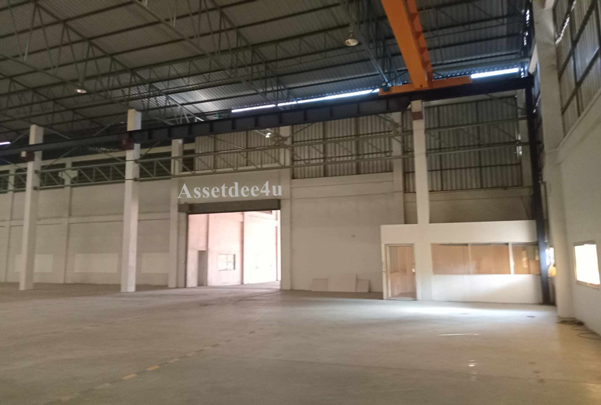 For RentWarehouseSamut Prakan,Samrong : Thepharak warehouse, Warehouse, Crane, rent a warehouse, size 1,300 sq.m.