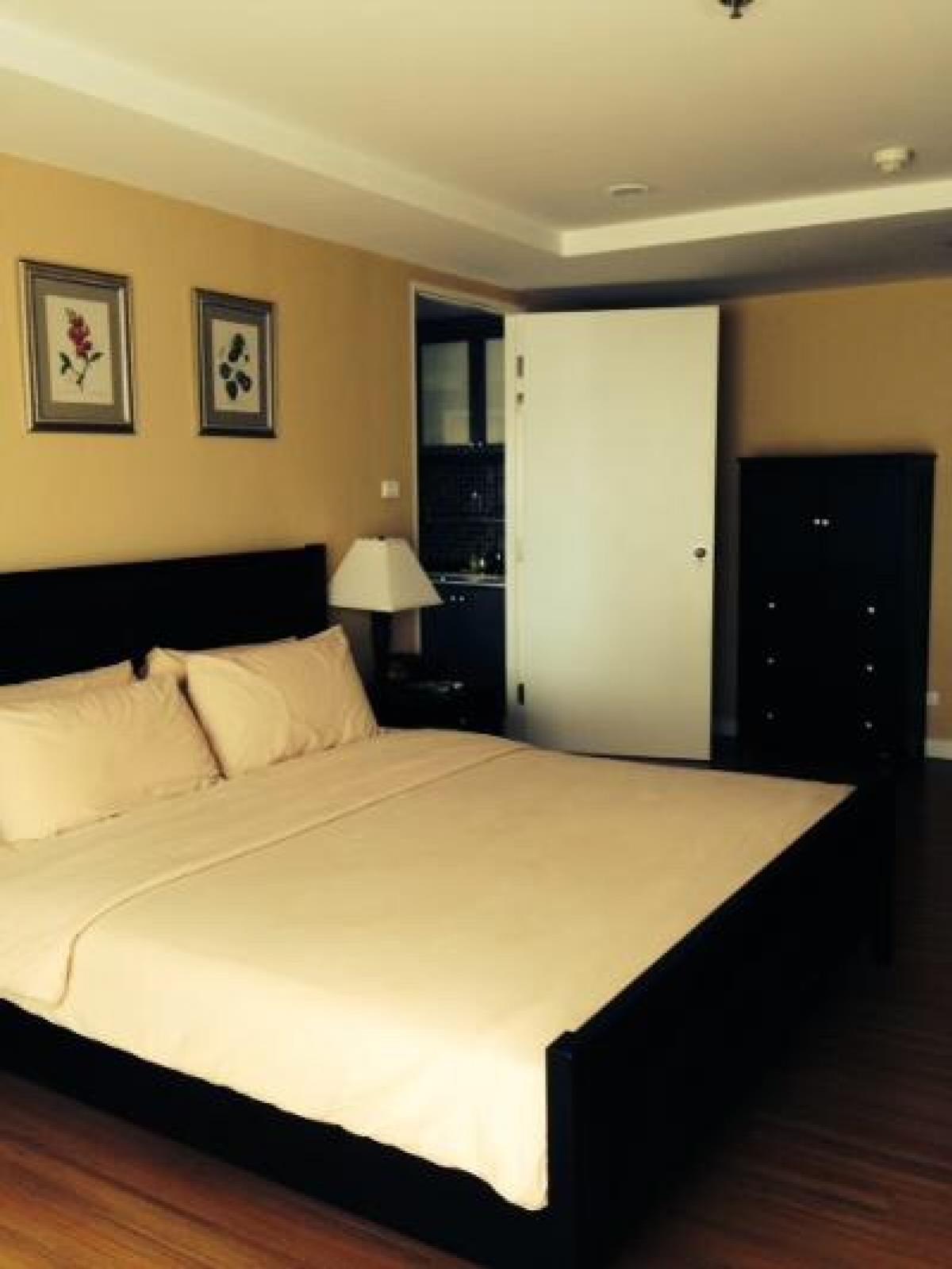 For RentCondoNana, North Nana,Sukhumvit13, Soi Nana : Spacious & Stylish 1-Bedroom Condo for Rent at The Trendy Sukhumvit 13 – 70m²