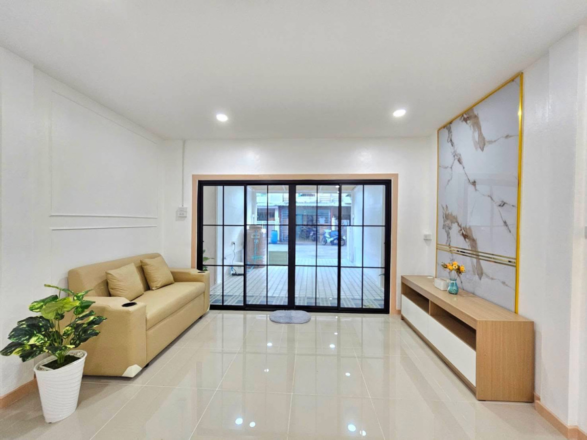 ขายทาวน์โฮมนนทบุรี บางใหญ่ บางบัวทอง : ขายทาวน์เฮ้าส์/ทาวน์โฮม  ดิเอมเมอรัลด์ พาร์ค 2 บางบัวทอง บางบัวทอง นนทบุรี  CX-144861 