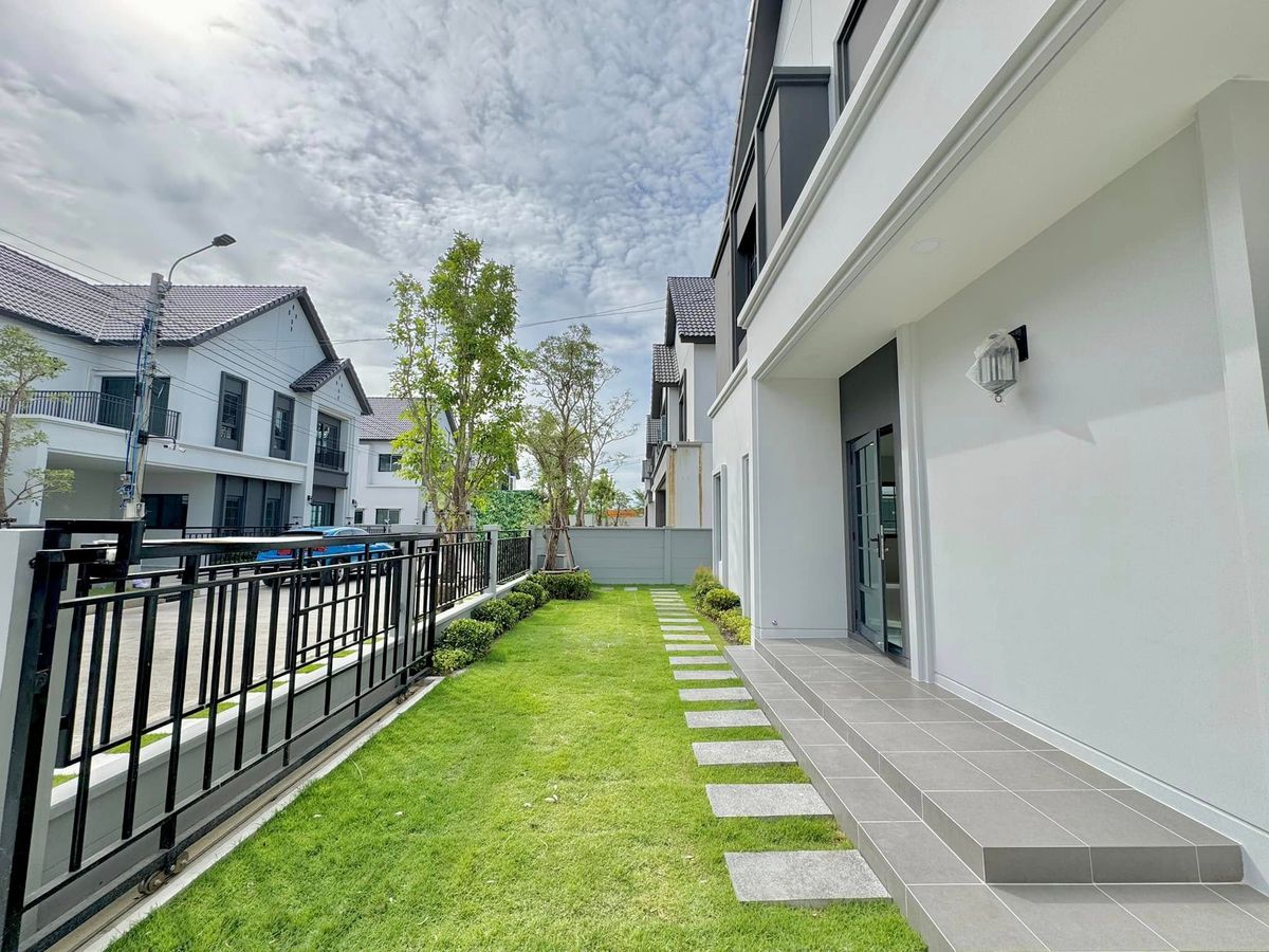 ขายบ้านบางนา แบริ่ง ลาซาล : 🏡 𝐂𝐞𝐧𝐭𝐫𝐨 𝐁𝐚𝐧𝐠𝐧𝐚 – บ้านเดี่ยวสุดหรู ติด Mega Bangna 🏡 ❤️‍🔥 ลดด่วน! เหลือเพียง 10.9 ล้านบาท ❤️‍🔥 ฟรีทุกค่าใช้จ่าย ราคาต่อรองได้