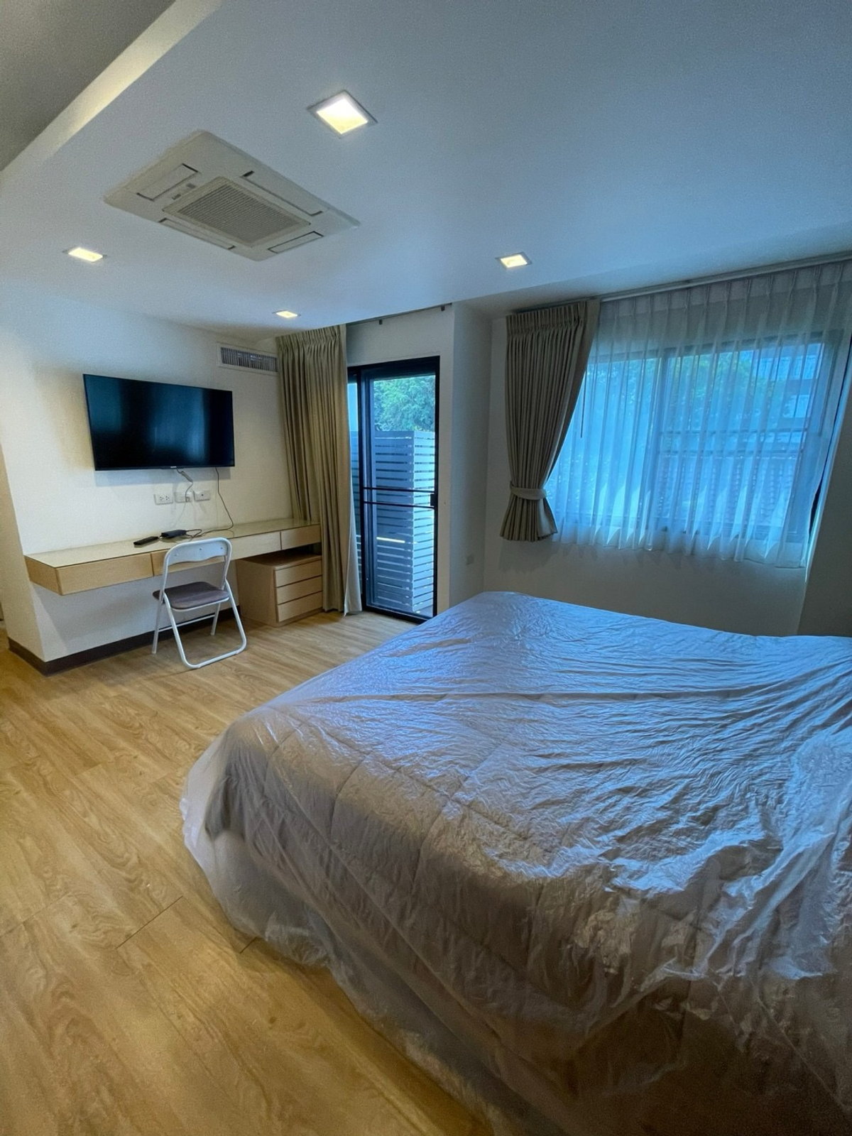 For SaleCondoWitthayu, Chidlom, Langsuan, Ploenchit : Privacy in CBD !! The condo has a high privacy. With only 30 units, beautiful rooms, very good condition.