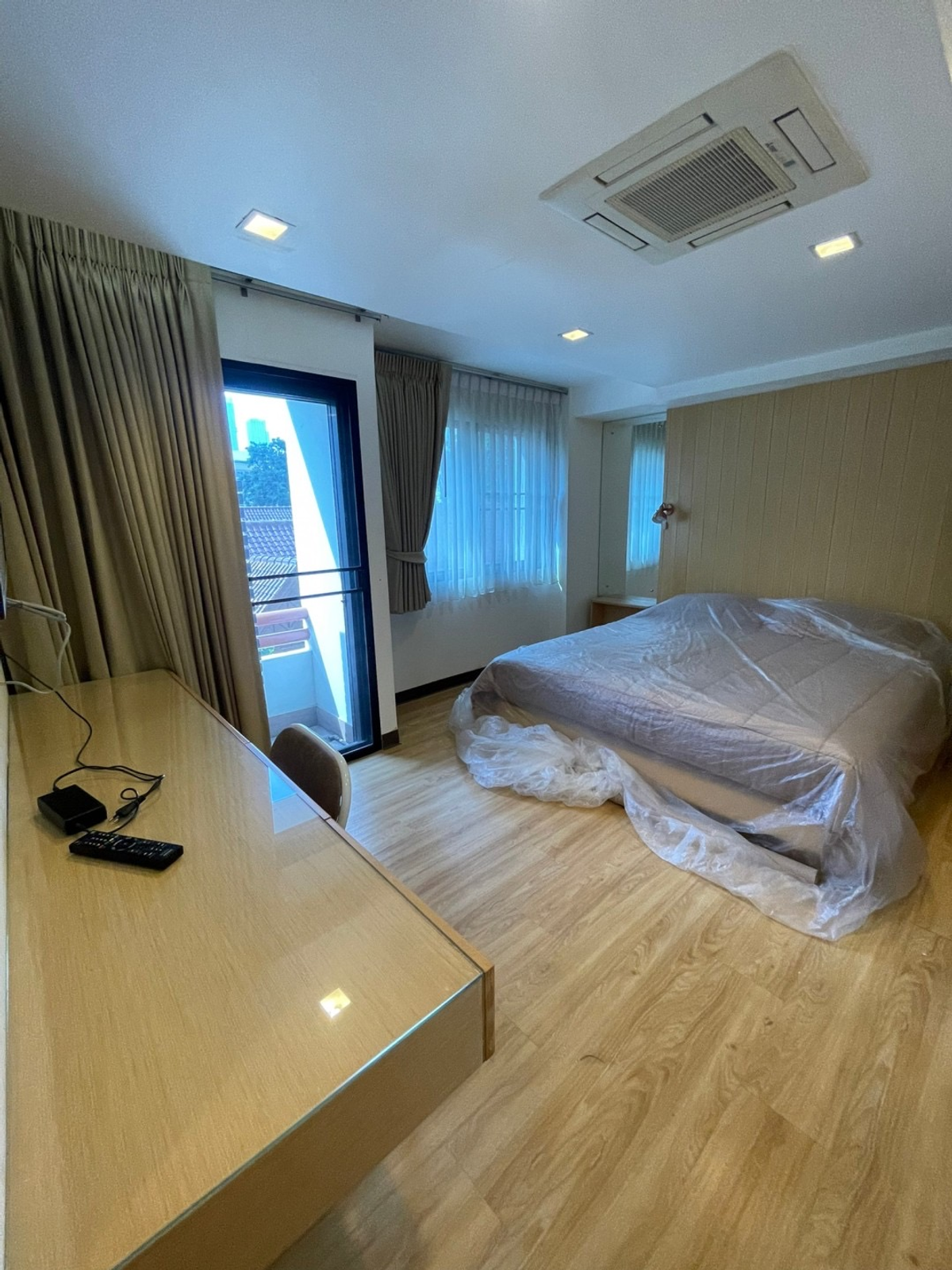 For SaleCondoWitthayu, Chidlom, Langsuan, Ploenchit : Privacy in CBD !! The condo has a high privacy. With only 30 units, beautiful rooms, very good condition.