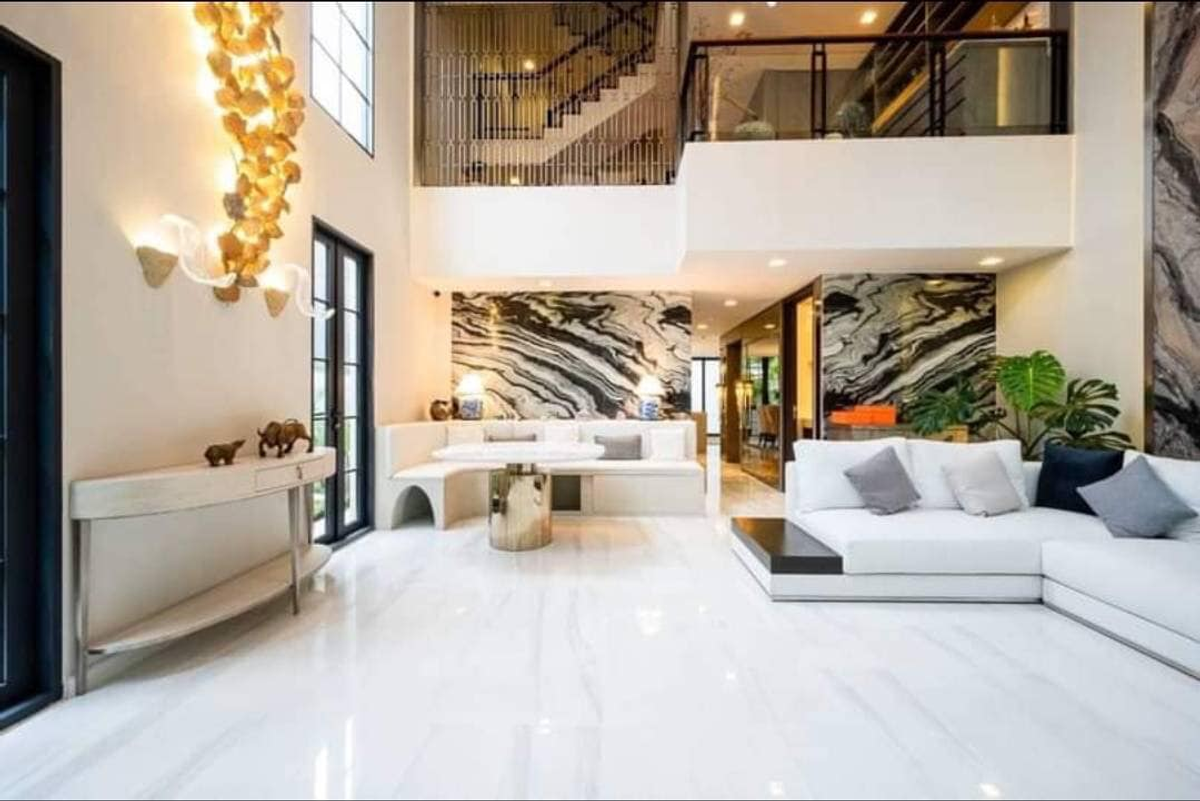For RentTownhomeSukhumvit, Asoke, Thonglor : Ready to rent a 5 -story townhome with a golden location in the heart of Sukhumvit Luxury.