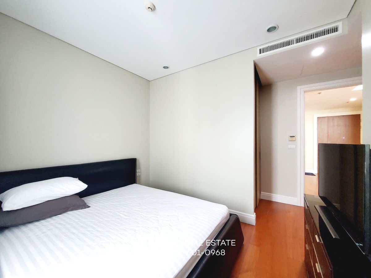 For RentCondoSukhumvit, Asoke, Thonglor : 3 Bedroom Duplex |  Bright Sukhumvit 24 only 100k thb/month