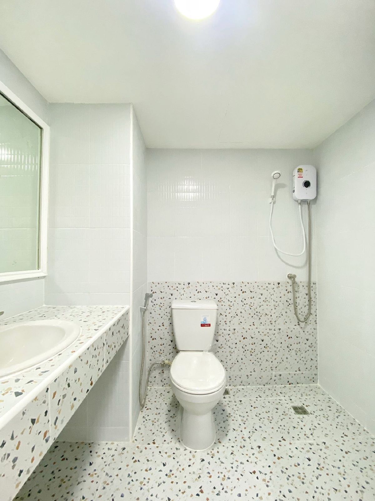 ขายคอนโดโชคชัย4 ลาดพร้าว71 : คอนโด Family Park ลาดพร้าว 48 ห้องสวยสไตล์มินิมอล หิ้วกระเป๋ามาเลยจ้าเเม่ ผ่อนถูกมากเพียงเเค่ 5,000 บาทเท่านั้น !!!