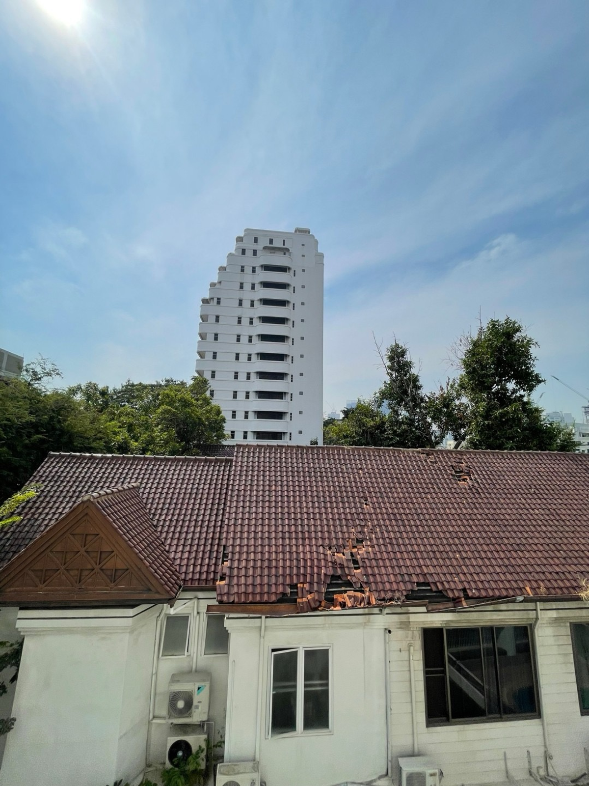 For SaleCondoWitthayu, Chidlom, Langsuan, Ploenchit : Privacy in CBD !! The condo has a high privacy. With only 30 units, beautiful rooms, very good condition.