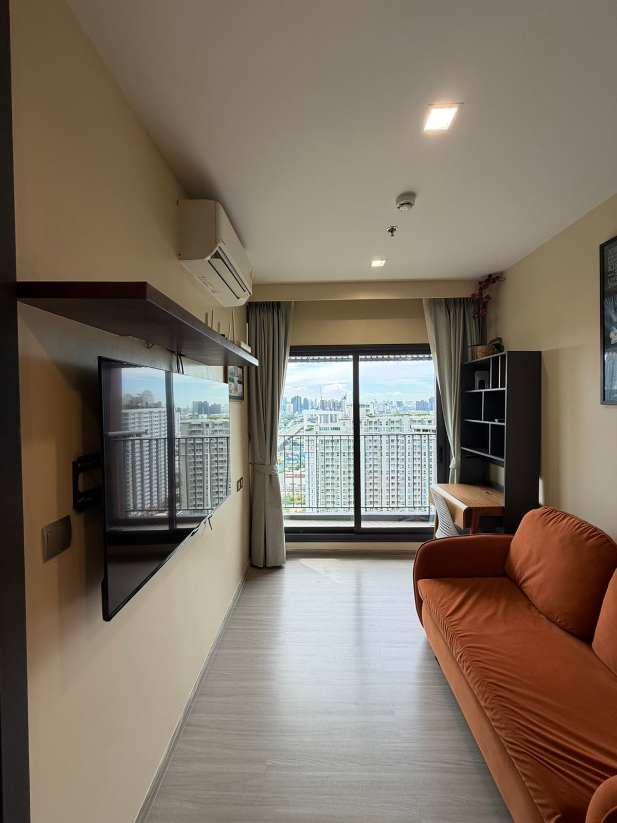 For RentCondoRama9, Petchburi, RCA : Life Asoke Hype rental, near MRT Rama 9, just 300 meters!