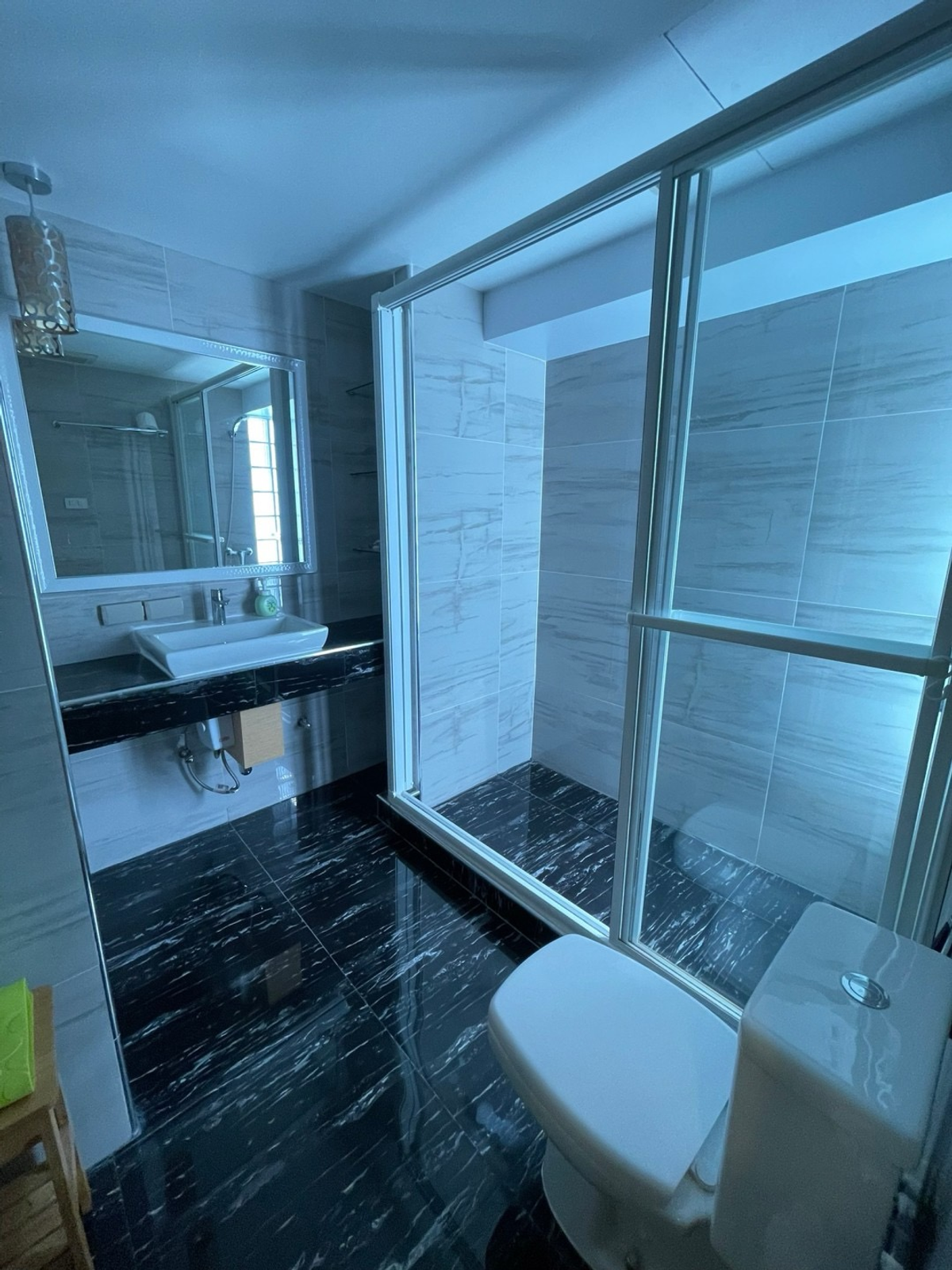 For SaleCondoWitthayu, Chidlom, Langsuan, Ploenchit : Privacy in CBD !! The condo has a high privacy. With only 30 units, beautiful rooms, very good condition.