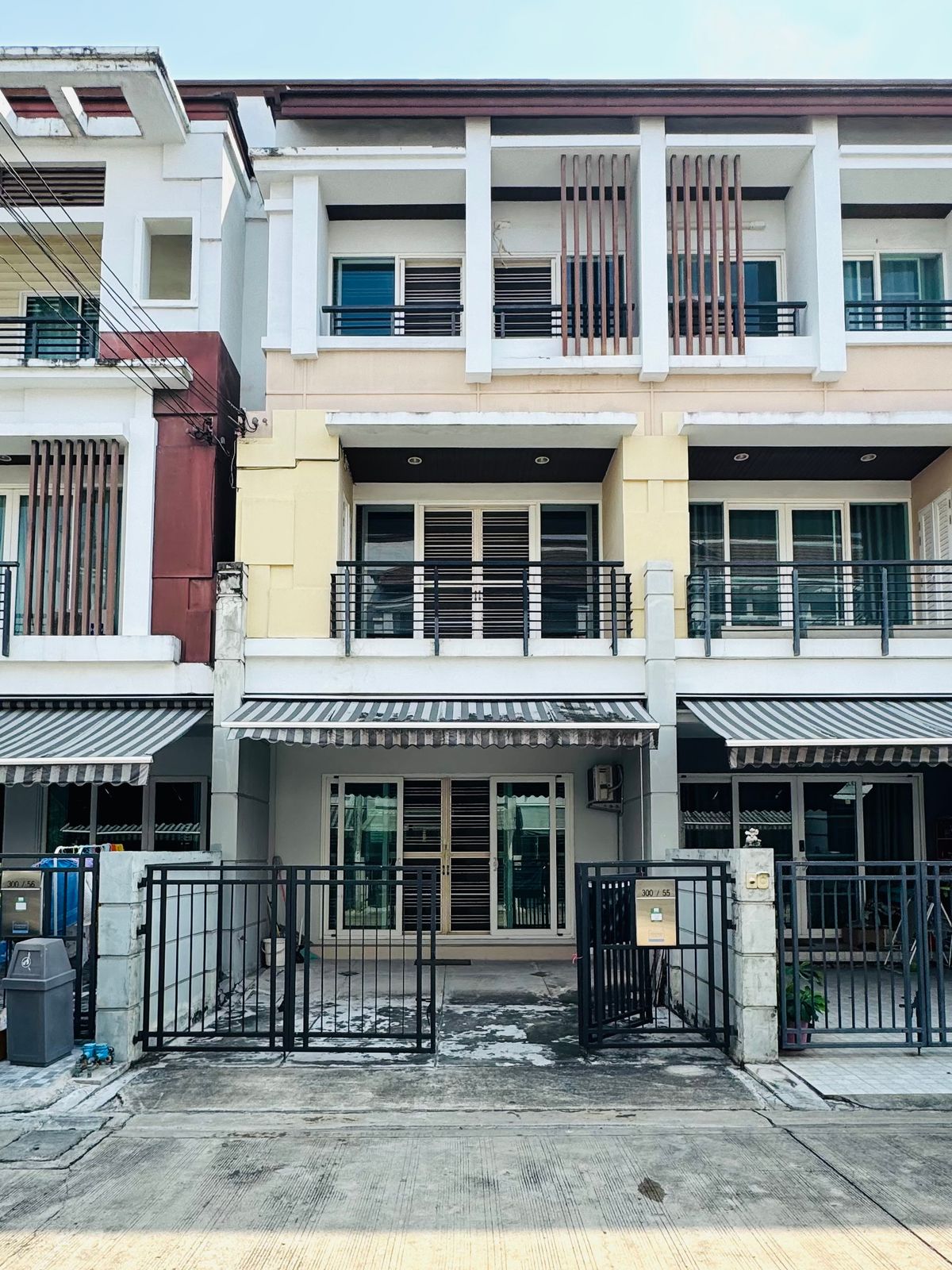 For SaleTownhomeYothinpattana,CDC : House for sale in the city of Urbanion, Rama 9-Ladprao, 3-story townhome, good location, complete function at the cheapest price!