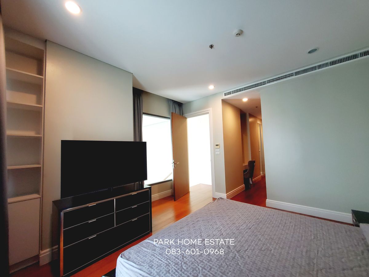 For RentCondoSukhumvit, Asoke, Thonglor : 3 Bedroom Duplex |  Bright Sukhumvit 24 only 100k thb/month