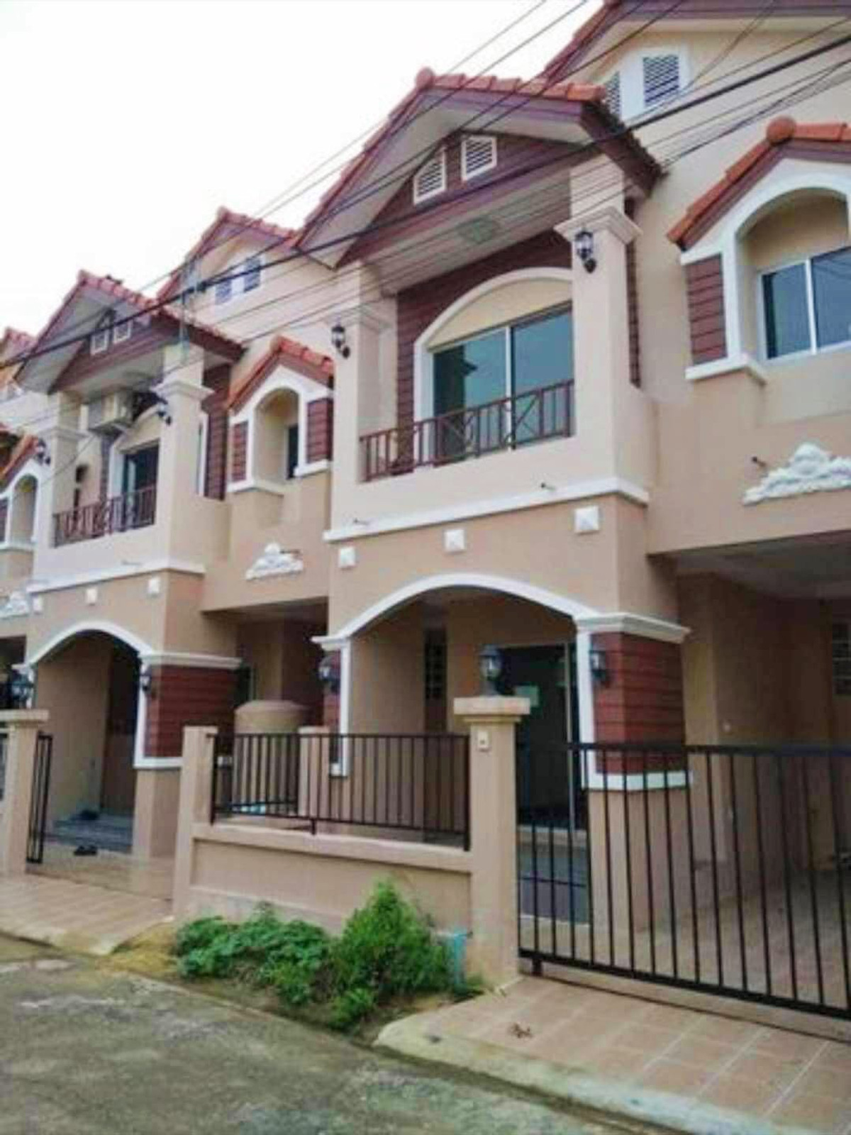 ให้เช่าบ้านนนทบุรี บางใหญ่ บางบัวทอง : ให้เช่าทาวน์โฮม 2 ชั้น หมู่บ้านศิลปการพาร์ค 4 ซอยวัดลาดปลาดุก บางบัวทอง นนทบุรี