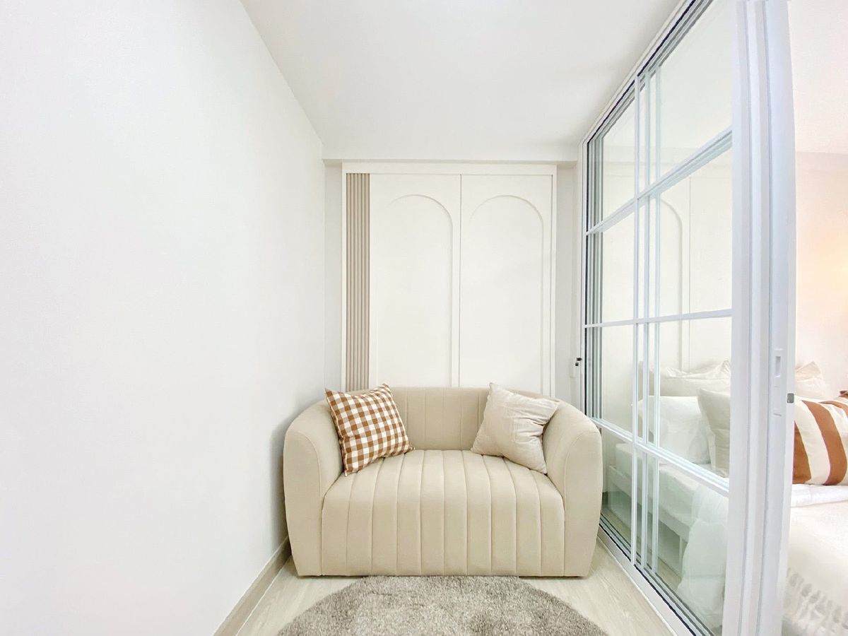 ขายคอนโดโชคชัย4 ลาดพร้าว71 : คอนโด Family Park ลาดพร้าว 48 ห้องสวยสไตล์มินิมอล หิ้วกระเป๋ามาเลยจ้าเเม่ ผ่อนถูกมากเพียงเเค่ 5,000 บาทเท่านั้น !!!