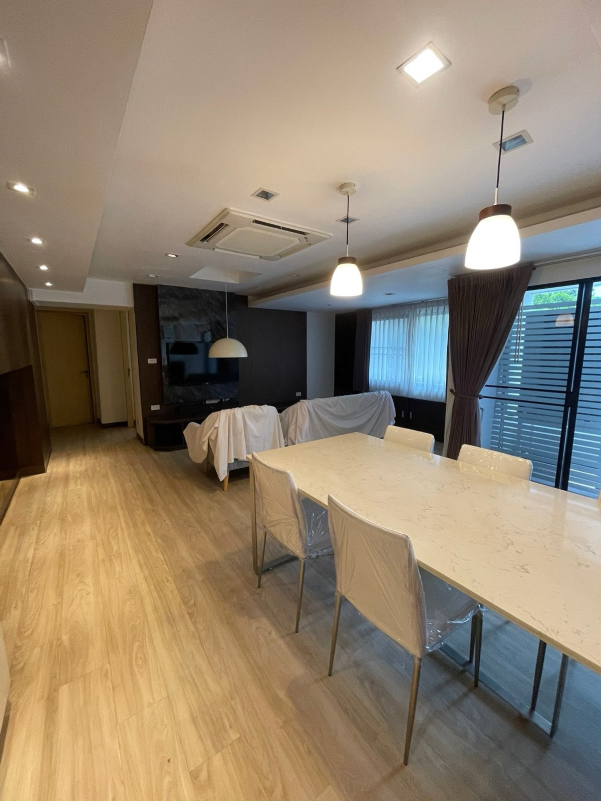 For SaleCondoWitthayu, Chidlom, Langsuan, Ploenchit : Privacy in CBD !! The condo has a high privacy. With only 30 units, beautiful rooms, very good condition.