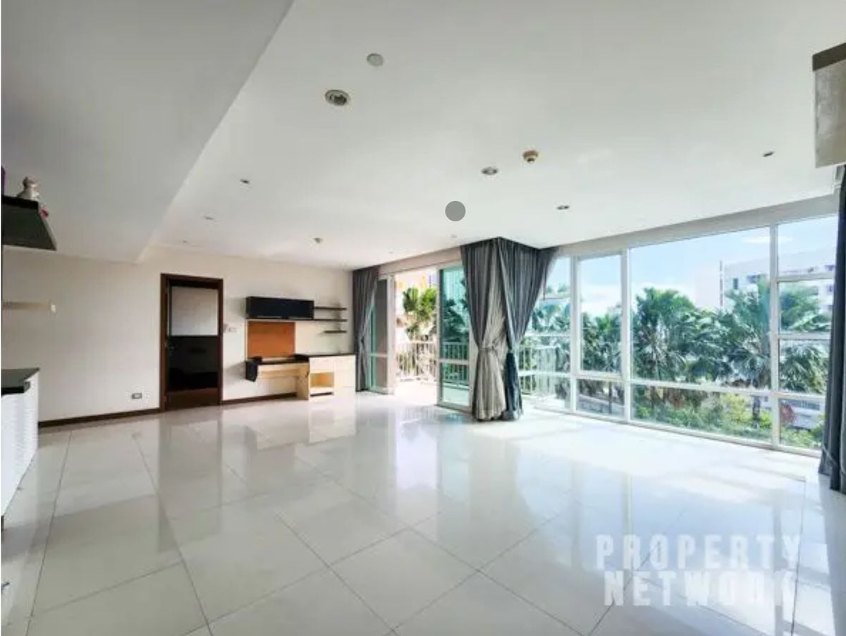ขายคอนโดสุขุมวิท อโศก ทองหล่อ : Spacious 3-Bedroom Condo at Fullerton Sukhumvit – Pet-Friendly, Prime Location!