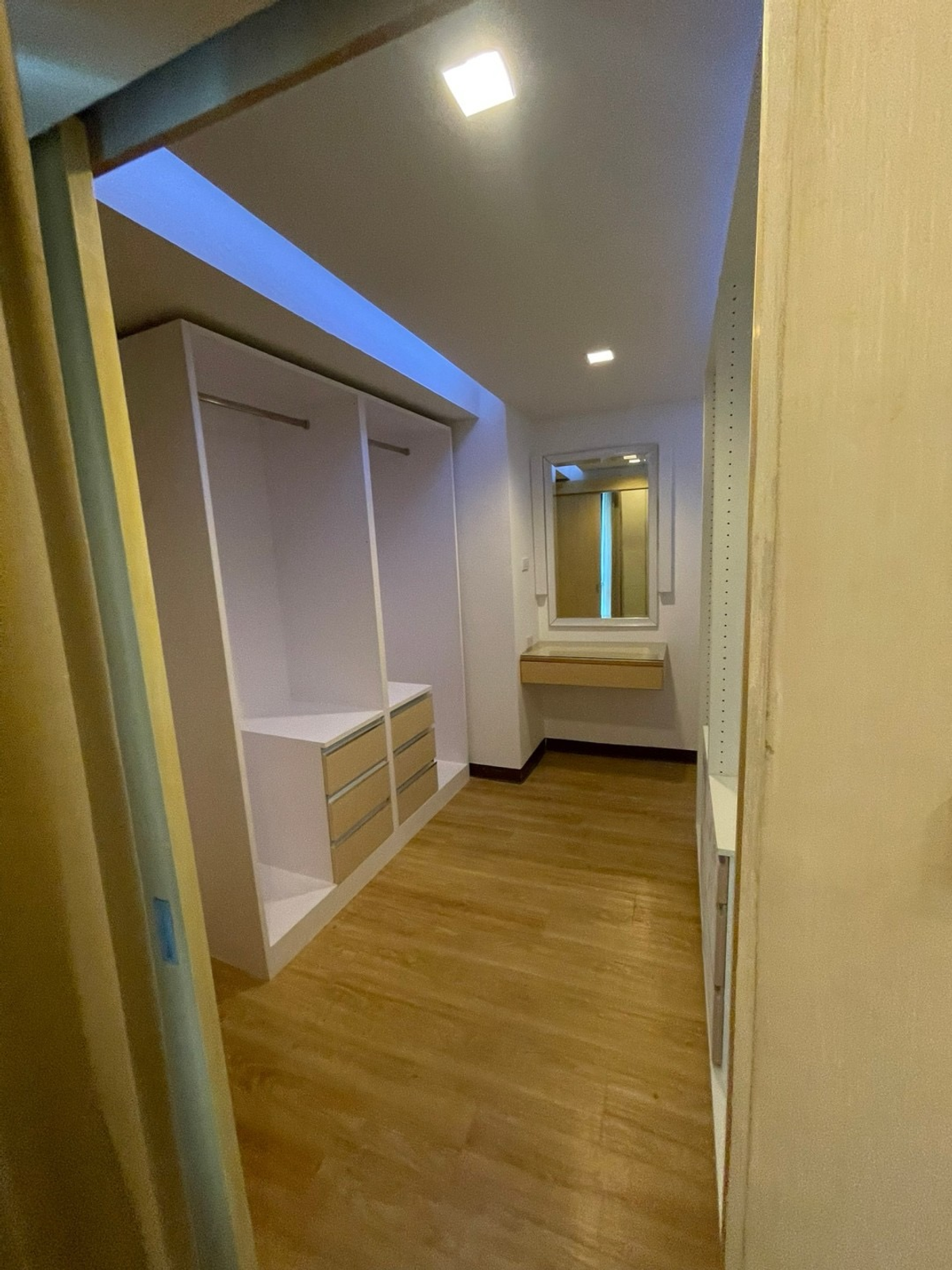 For SaleCondoWitthayu, Chidlom, Langsuan, Ploenchit : Privacy in CBD !! The condo has a high privacy. With only 30 units, beautiful rooms, very good condition.