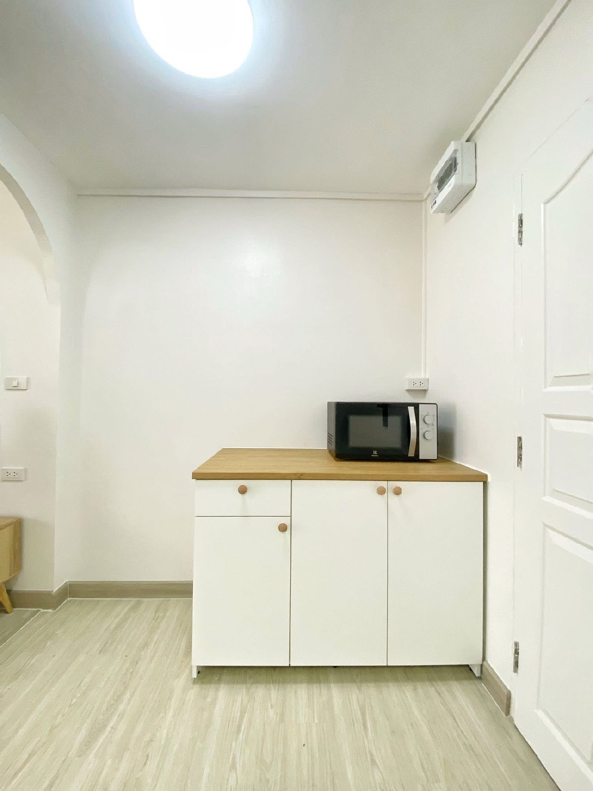 ขายคอนโดโชคชัย4 ลาดพร้าว71 : คอนโด Family Park ลาดพร้าว 48 ห้องสวยสไตล์มินิมอล หิ้วกระเป๋ามาเลยจ้าเเม่ ผ่อนถูกมากเพียงเเค่ 5,000 บาทเท่านั้น !!!