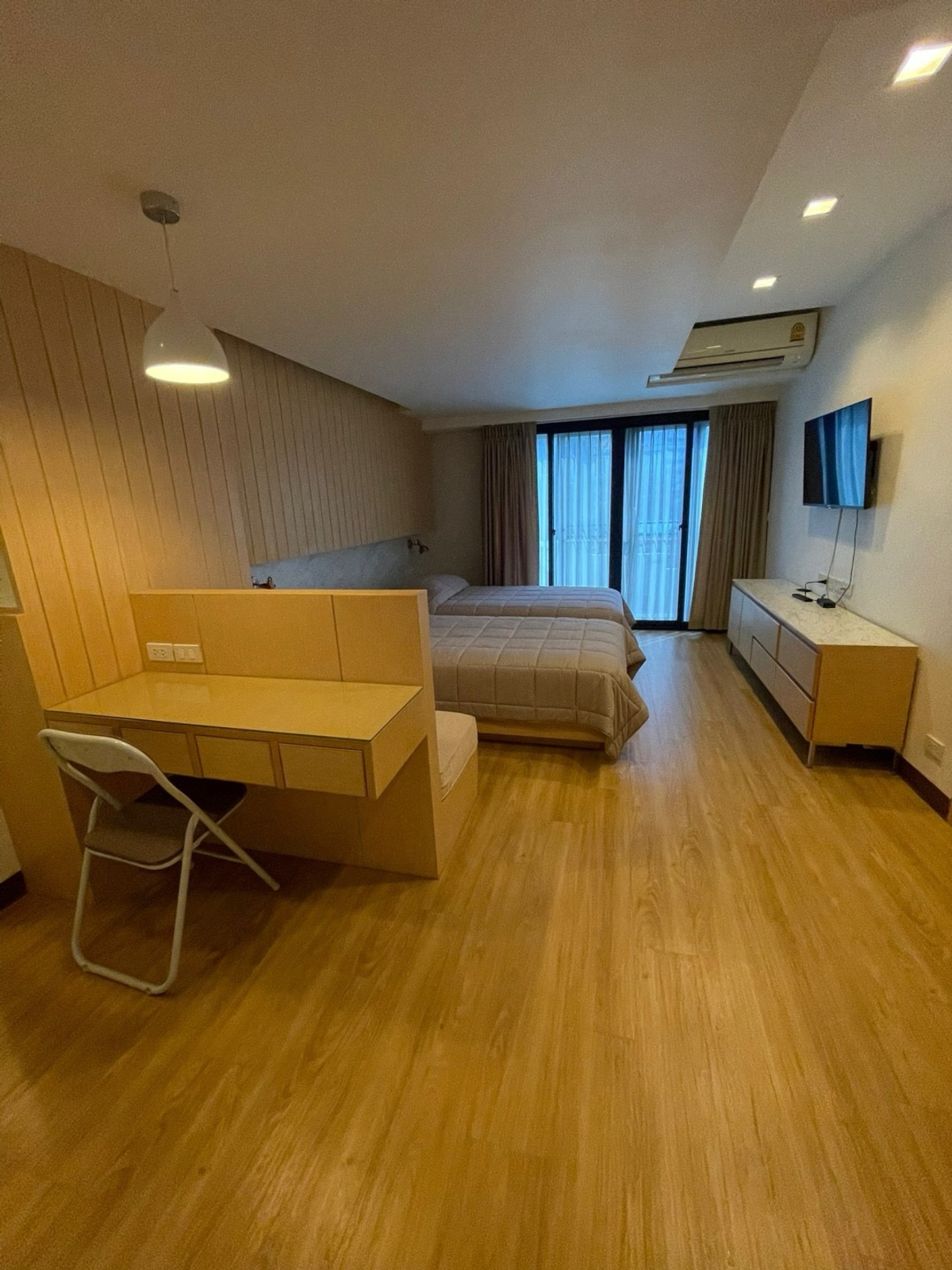 For SaleCondoWitthayu, Chidlom, Langsuan, Ploenchit : Privacy in CBD !! The condo has a high privacy. With only 30 units, beautiful rooms, very good condition.