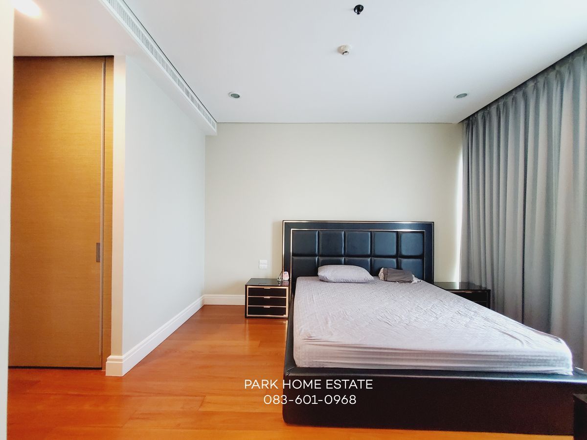 For RentCondoSukhumvit, Asoke, Thonglor : 3 Bedroom Duplex |  Bright Sukhumvit 24 only 100k thb/month