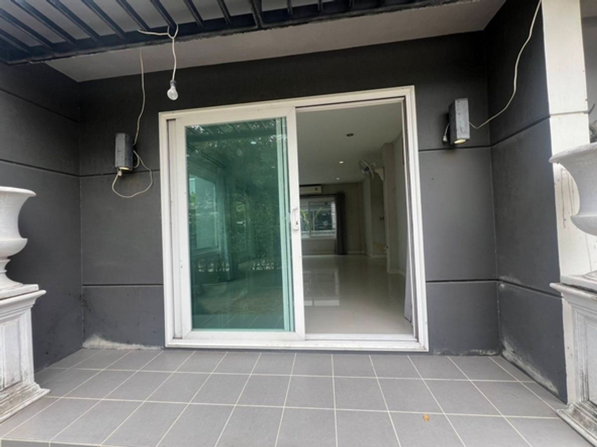 For SaleHouseNonthaburi, Bang Yai, Bangbuathong : House for sale, The City, Bang Yai 52.7 sq.w., 4 bedrooms. There is a bedroom on the ground floor. Near Central West Group, MRT Purple Line, Bang Phai Canal