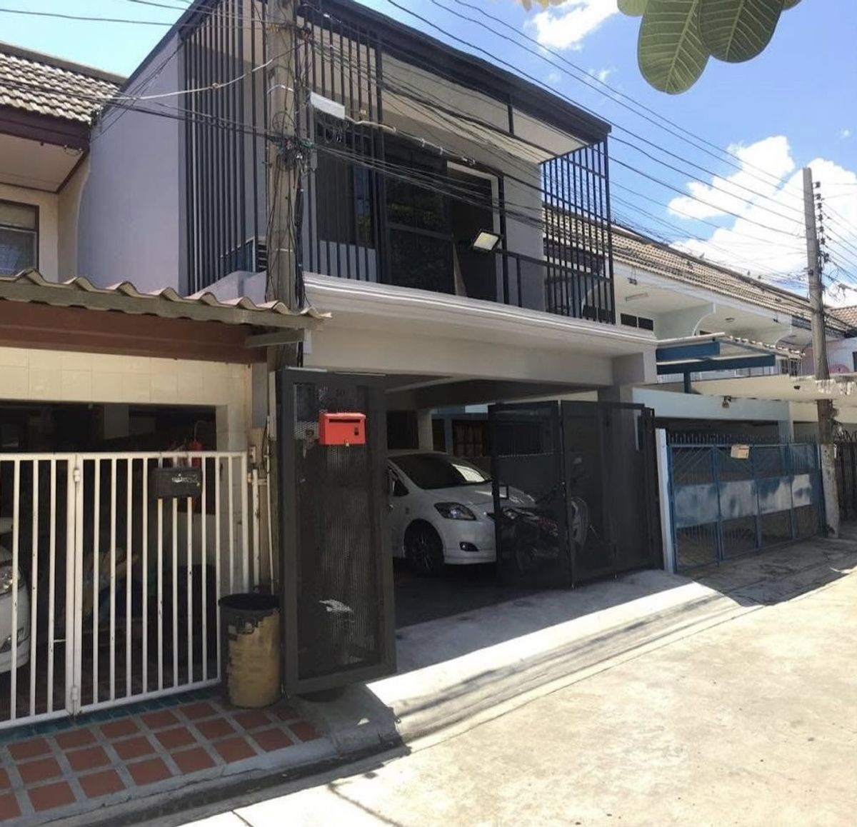 ขายทาวน์โฮมโชคชัย4 ลาดพร้าว71 : บ้านรีโนเวทใหม่ ใจกลางโชคชัย 4! 4 ห้องนอน ทำเลทอง ใกล้รถไฟฟ้า สายสีเหลือง