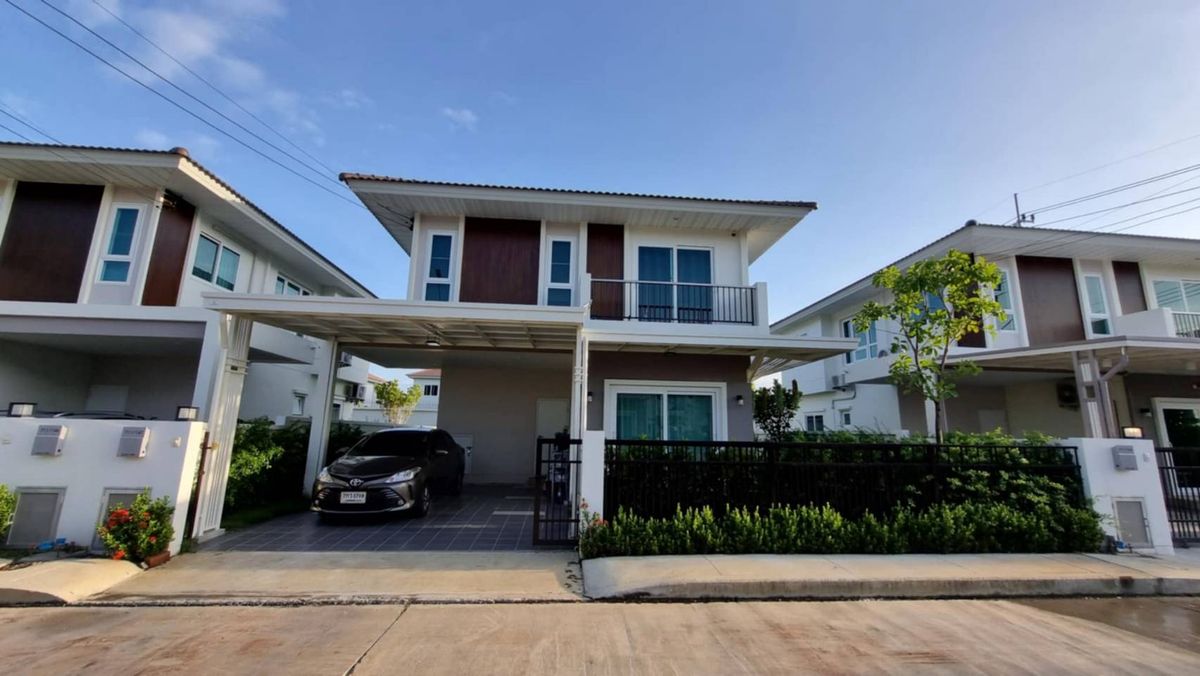 For SaleHouseSamut Prakan,Samrong : Detached house near the garden A lot of areas around the house, not crowded, complete furniture. There is a bottom bedroom certifying guests/elderly people 2 parking.