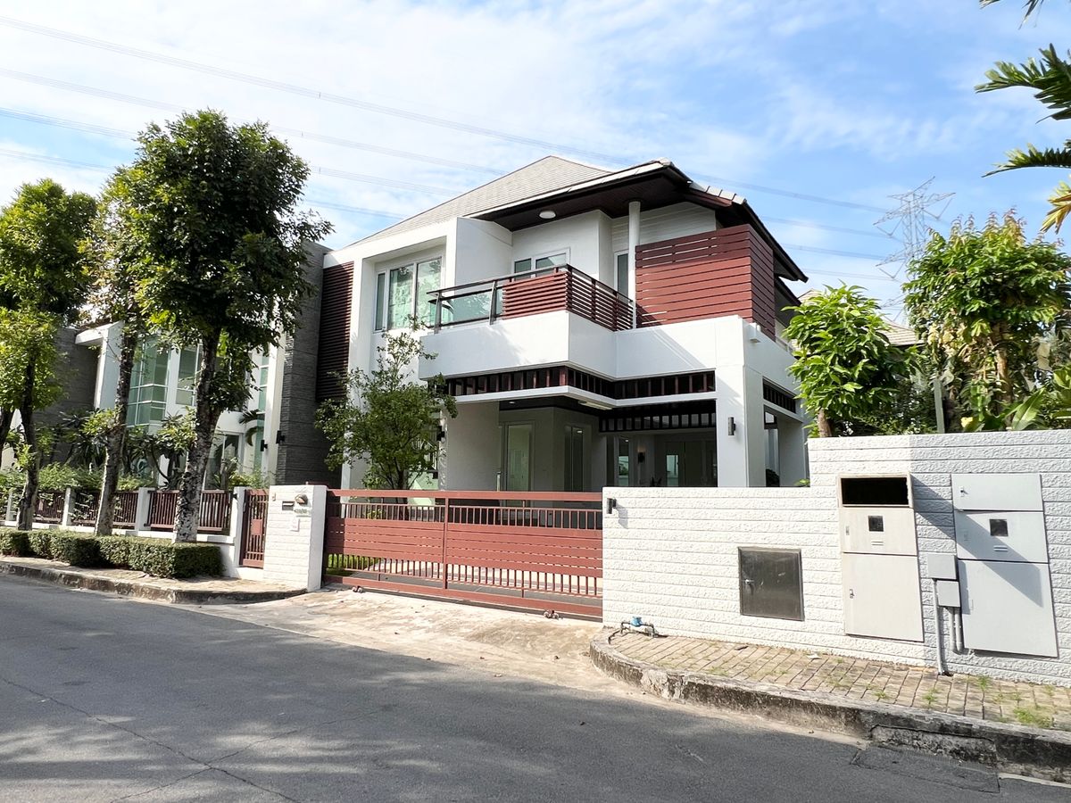 ขายบ้านบางนา แบริ่ง ลาซาล : ขายบ้านเดี่ยวบลูลากูน 1 บางนา-วงแหวน 95 ตรว. 3 ห้องนอน 4 ห้องน้ำ พร้อมห้องแม่บ้าน ทำเลดี ใกล้เมกะบางนา ใหม่ไม่เคยเข้าอยู่