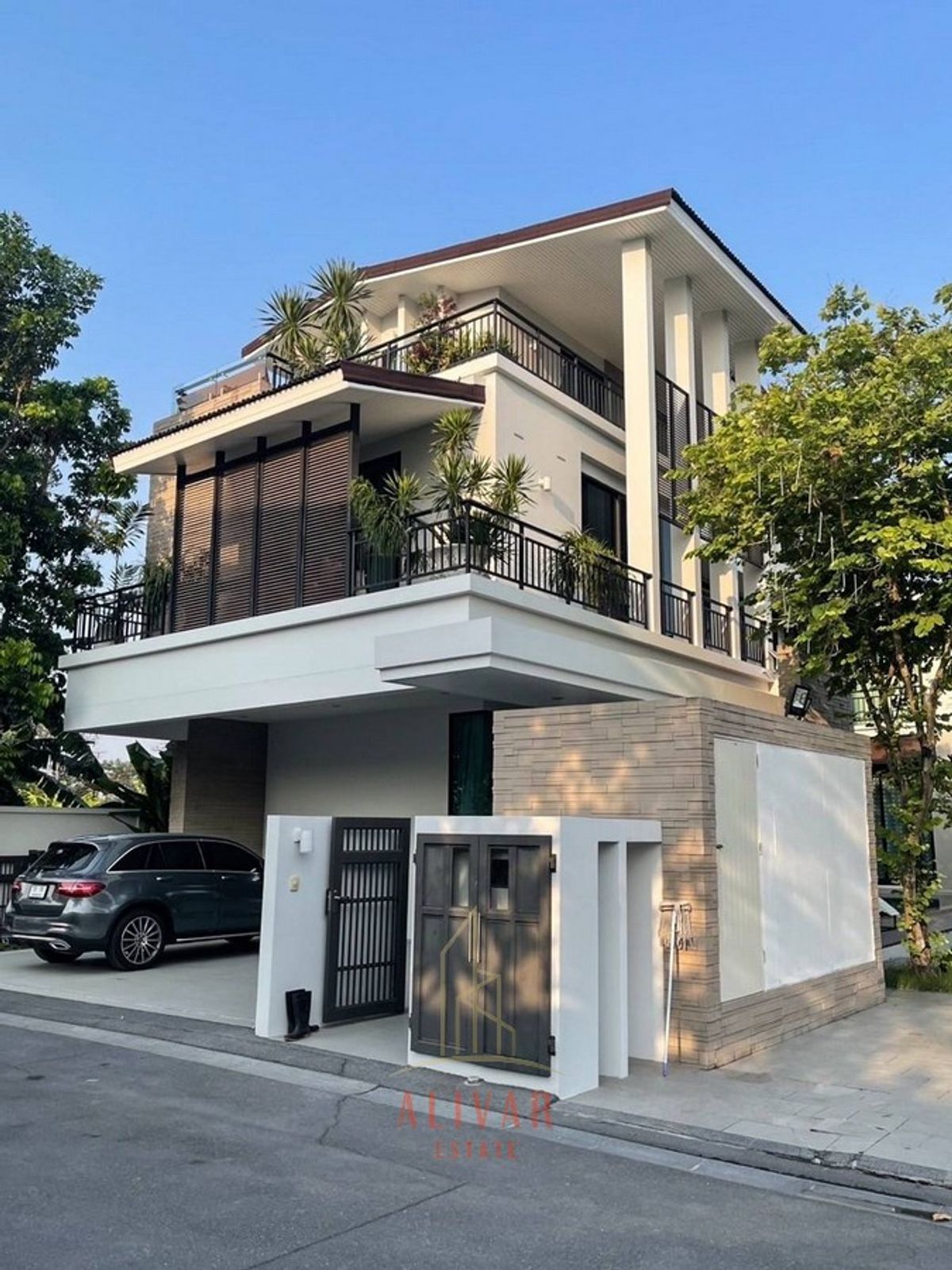 ให้เช่าบ้านพัฒนาการ ศรีนครินทร์ : RH030625 ให้เช่า บ้านเดี่ยว 3ชั้น  4ห้องนอน พร้อมสระว่ายน้ำ ย่าน กรุงเทพกรีฑา
