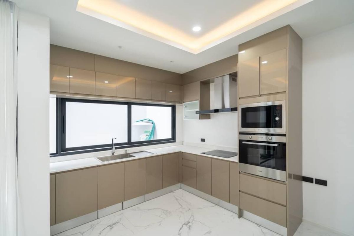 ขายทาวน์โฮมสุขุมวิท อโศก ทองหล่อ : Townhome 3 ชั้น 4 ห้องนอน ใจกลางสุขุมวิท 15 ทำเลศักยภาพ ราคาคุ้มค่าสุดๆ