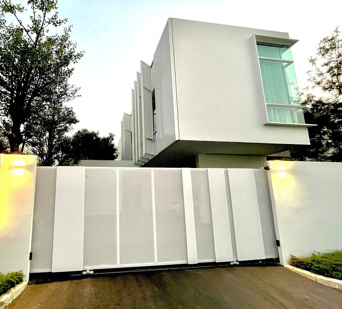For SaleHouseBangna, Bearing, Lasalle : Selling / renting a 2-story detached house, 10 meters wide, VIVE Bangna-KM.7