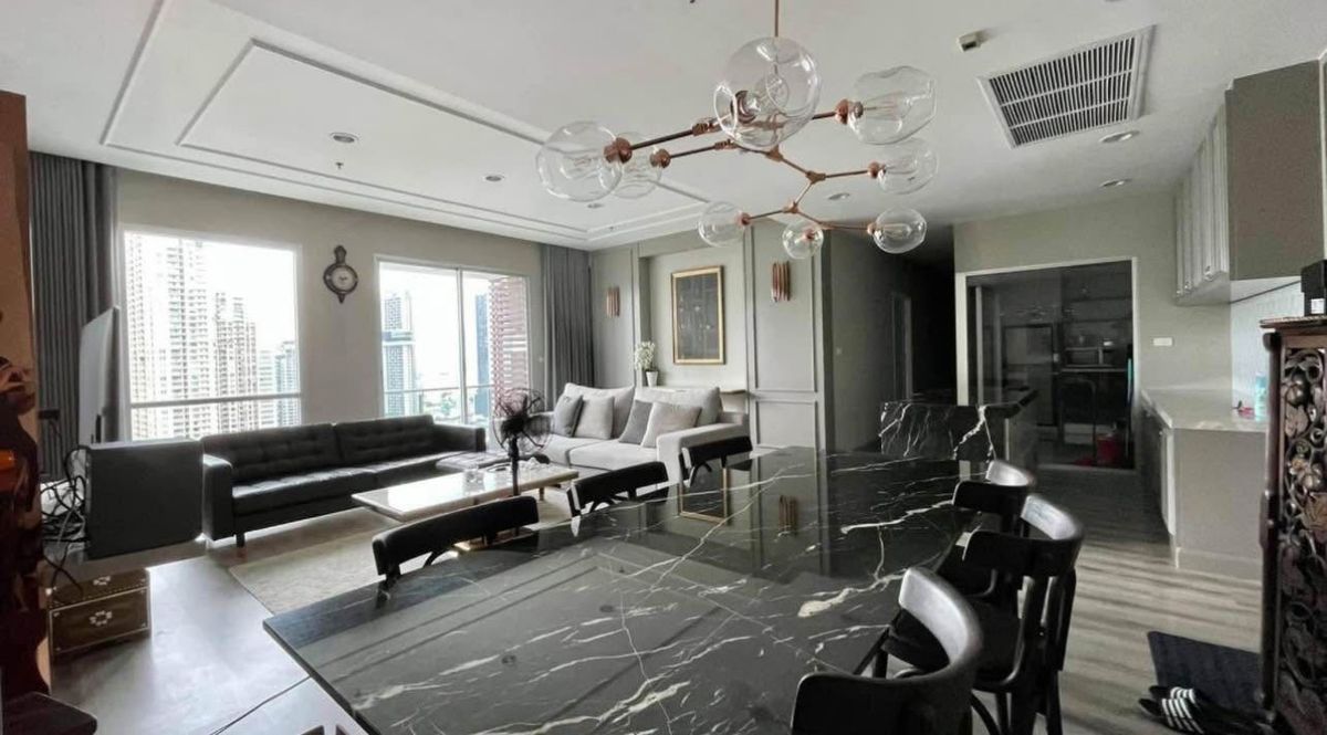 คอนโดสาทร นราธิวาส : 📌Spacious 3-Bedroom Condo in Sathorn | 140 Sq.m. | 💥For Rent & Sale – 🚆 400m to BTS St. Louis