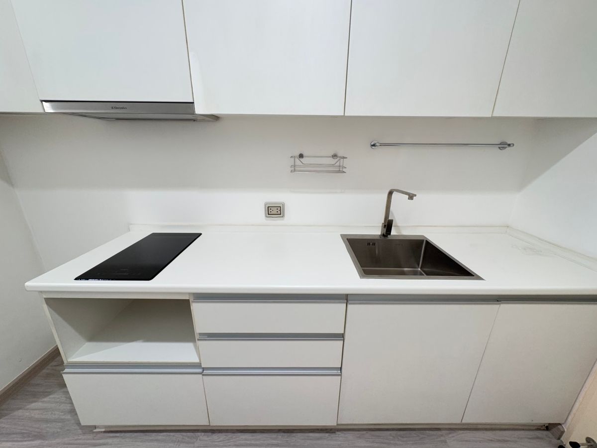 ขายคอนโดลาดพร้าว เซ็นทรัลลาดพร้าว : ขายห้องมุม Sym Condo Vipha Ladprao รีโนเวทใหม่ สอบถามได้ครับ ลดพิเศษ 2.75 ล้าน