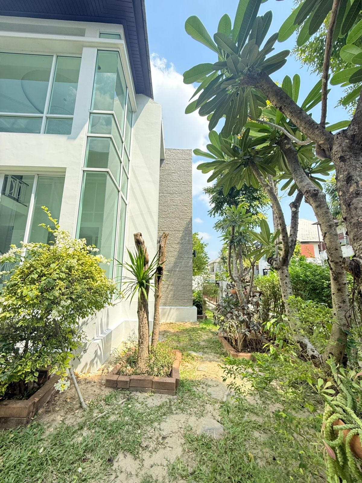 For SaleHouseBangna, Bearing, Lasalle : 2 houses for sale, Blue Lagoon, 2 pairs, adjacent to each other. Can buy a pair or separate