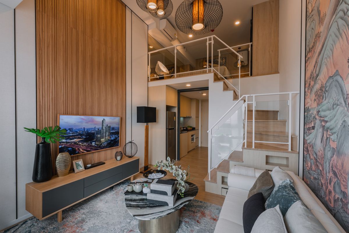 For SaleCondoRama9, Petchburi, RCA : Luxury condo for sale in Landmark at MRTA RAMA 9, 19 floors, living space 27.50 sq.m., 1st floor, 1 bedroom, 1 living room, with special services from Cassia. Convenient transportation, near the MRT Station, Rama 9 Orange Station.