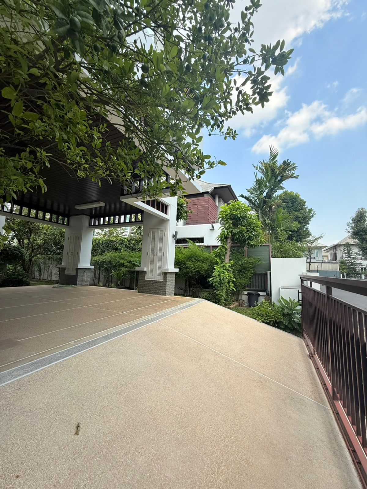 For SaleHouseBangna, Bearing, Lasalle : 2 houses for sale, Blue Lagoon, 2 pairs, adjacent to each other. Can buy a pair or separate