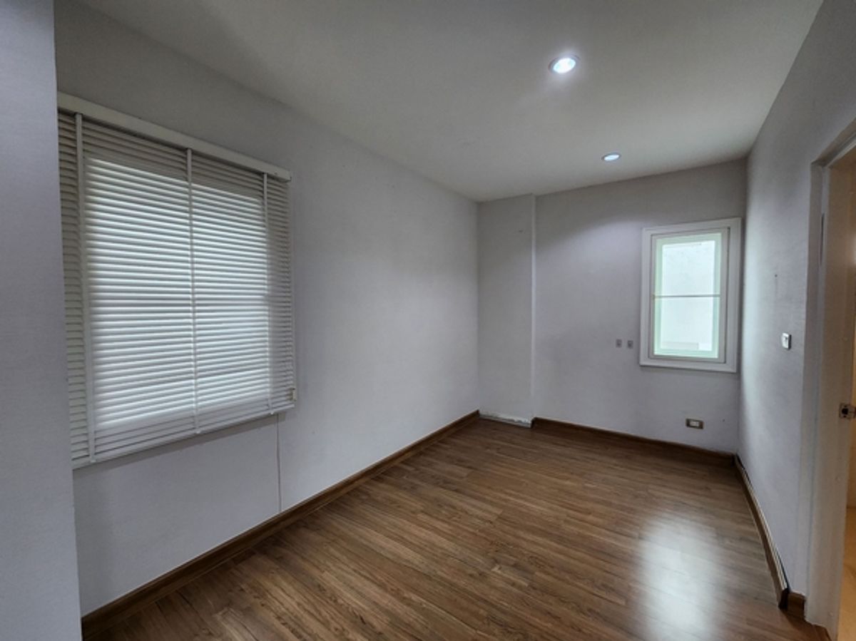 For SaleHouseNonthaburi, Bang Yai, Bangbuathong : House for sale, The City, Bang Yai 52.7 sq.w., 4 bedrooms. There is a bedroom on the ground floor. Near Central West Group, MRT Purple Line, Bang Phai Canal