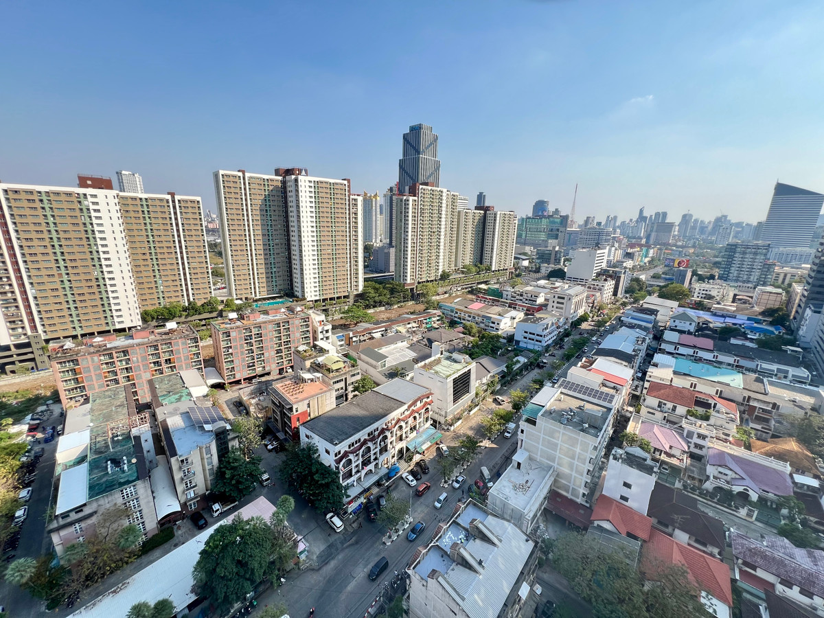 For SaleCondoRama9, Petchburi, RCA : ✨Condo for Sale: Belle Grand Rama 9 - 3 Bedrooms in Prime Location 🏙️✨