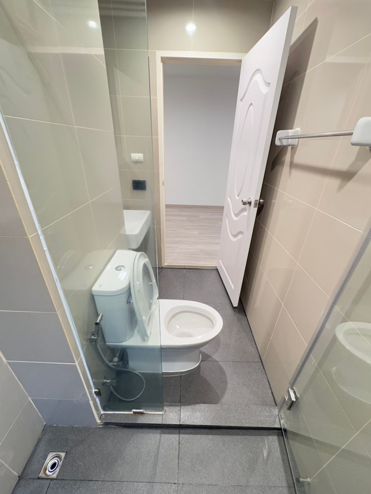 ขายคอนโดลาดพร้าว เซ็นทรัลลาดพร้าว : ขายห้องมุม Sym Condo Vipha Ladprao รีโนเวทใหม่ สอบถามได้ครับ ลดพิเศษ 2.75 ล้าน