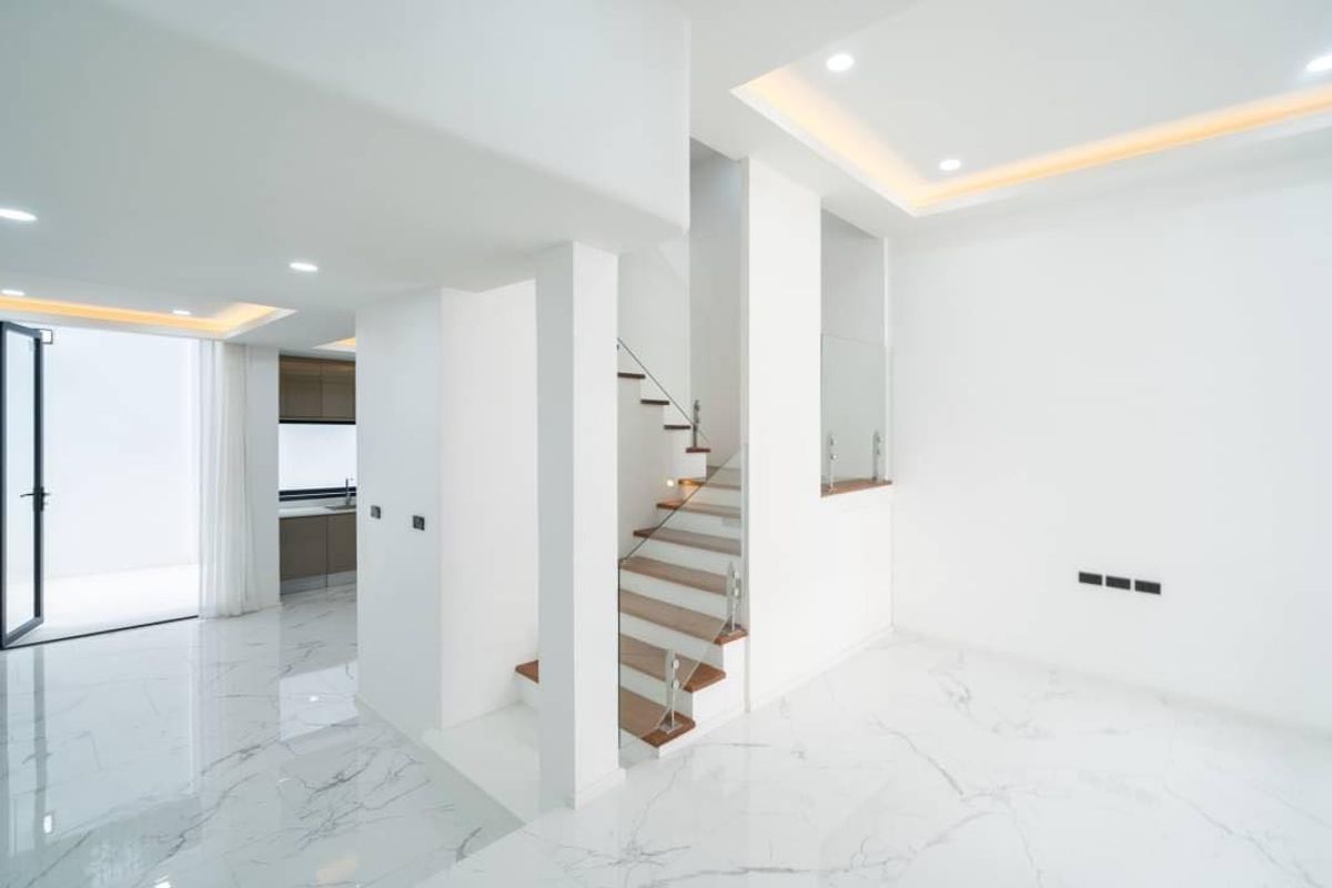 ขายทาวน์โฮมสุขุมวิท อโศก ทองหล่อ : Townhome 3 ชั้น 4 ห้องนอน ใจกลางสุขุมวิท 15 ทำเลศักยภาพ ราคาคุ้มค่าสุดๆ